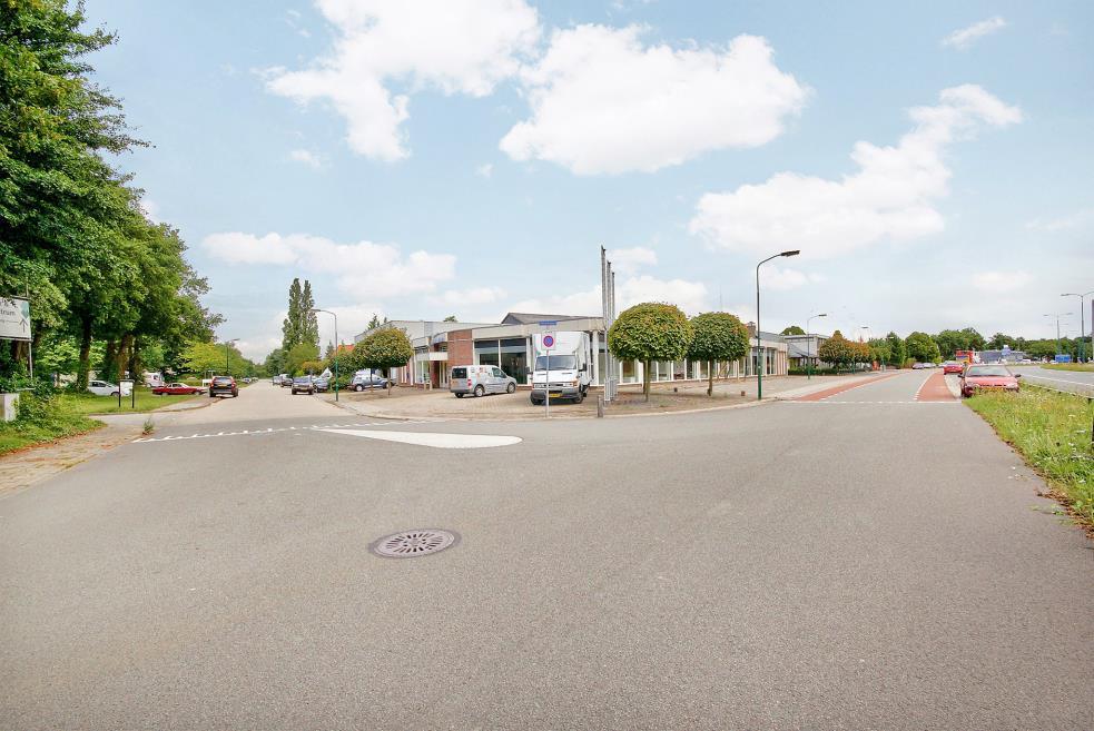 Gegevens Object Voor de verhuur is circa 950 m² showroom beschikbaar gelegen op de begane grond aan de openbare weg.