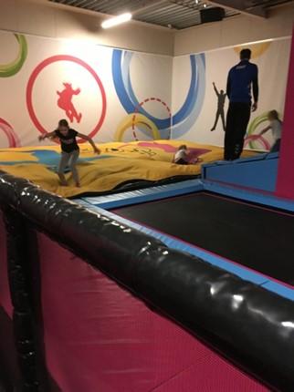 De kinderen hebben heerlijk een uur kunnen springen op alle gave trampolines daar. Een aantal heeft zelfs geleerd om helemaal zelf een salto te springen!