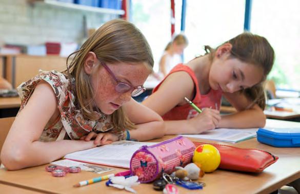 9 Schooltijden en vrije dagen 9.1 Schooltijden groep 1 t/m 4: ochtend: 08.30-11.45 uur middag: 13.00-15.15 uur woensdagmiddag en vrijdagmiddag is er geen school. groep 5 t/m 8: ochtend: 08.30-11.45 uur op woensdagochtend tot 12.