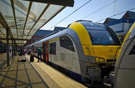 2.2.3. COMMUNICATIEMIDDELEN GSM-R De "GSM for Railways" (GSM-R) is een internationale norm voor het pan-europese digitale radiocommunicatienetwerk. De GSM-R ondersteunt spraak- en datadiensten.