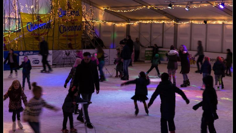 Schaatsen Groep 5-8 ging vrijdag 21 december met elkaar schaatsen op de