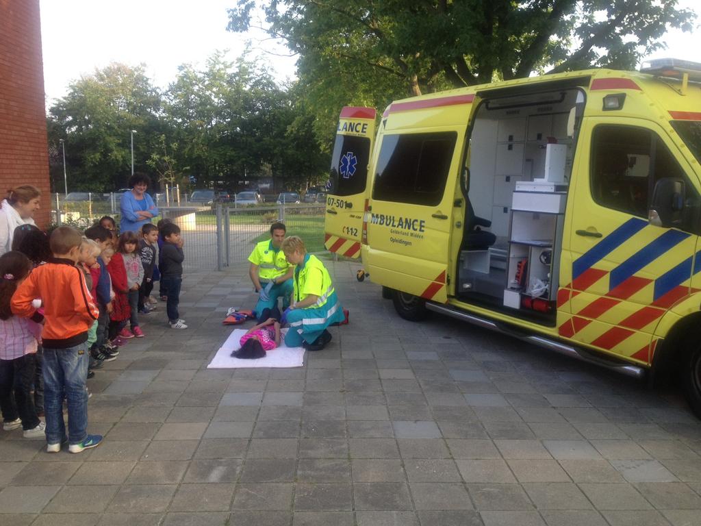 Wecycle De komende weken kunt u al uw kleine, kapotte elektrische apparaten inleveren bij ons op school.