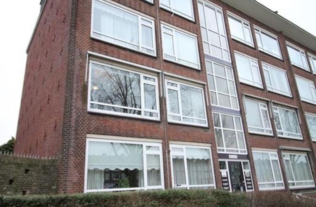 INFORMATIE STARTERS APPARTEMENT OP DE 1E ETAGE Veenendaalkade 551 is een driekamer appartement.