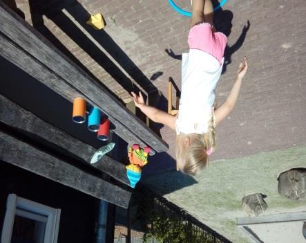 Het warme weer geeft aanleiding om lekker met water te spatten, ijsklontjes te maken en ijsjes te kopen is de ijscohoek.