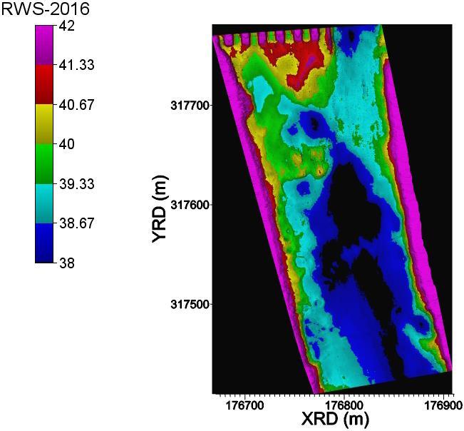 Afbeelding 4a Multibeam meting uit 2016. Loodrechte projectie tussen maximale grenzen. Afbeelding 4b Als Afbeelding 4a, met beperkte grenzen tussen 38 en 42 m +NAP.