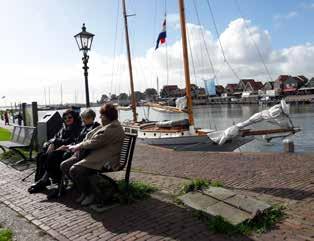 van Egmond. Erik bleek gelukkig niet alleen een goede wedstrijdleider te zijn, maar ook gaven te hebben als reisleider. In de bus werden de bridgeparen aan elkaar gekoppeld.