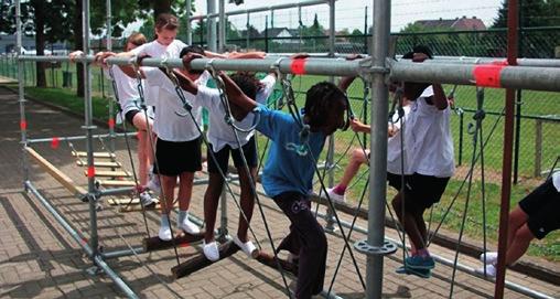 SPORT Deelname aan de lessen LO en zwemmen is verplicht. We vinden het belangrijk dat onze leerlingen in orde zijn met hun turn- en zwemgerief.