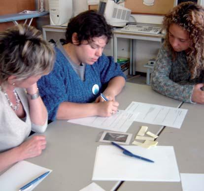 Buitenschoolse opvang in het dagverblijf 3.4. Een professioneel team De begeleiders van het dagverblijf bespreken regelmatig de dagelijkse praktijk en hun visie op de opvang in een teamvergadering.