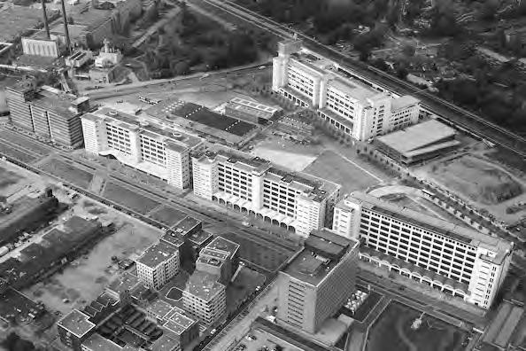 Leefomgeving Opgave 8 Strijp S in Eindhoven bron 1 Strijp S, een voormalig industrieterrein van Philips in Eindhoven De sterke groei van Eindhoven in de twintigste eeuw is vooral te danken aan de