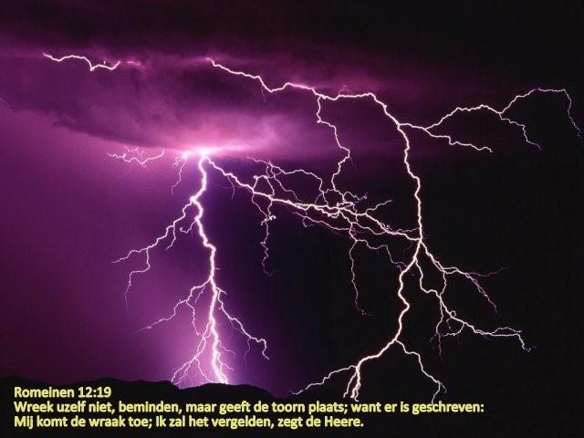 Wie komt de wraak toe? Obadja 1:15-16 15 Want de dag des Heeren is nabij, over al de heidenen; zoals gij gedaan hebt, zal u gedaan worden; uw vergelding zal op uw hoofd weerkeren.