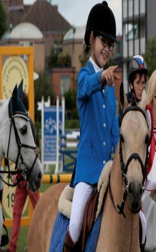 13. Presentatie Jong KNHS Resultaten afgelopen jaar: ehbo cursus zuid-holland horse experience Clinics Jill Huijbregts en Jeroen Heijmans Doelstelling