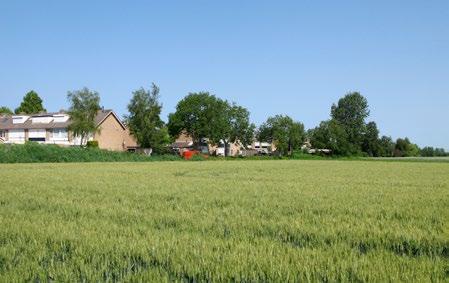 De bestaande dorpsrand Het dorp Moerkapelle is duidelijk ingekaderd door de poldersloten. Deze landschappelijke lijnen vormen de grens tussen het bebouwde gebied en het open landschap.