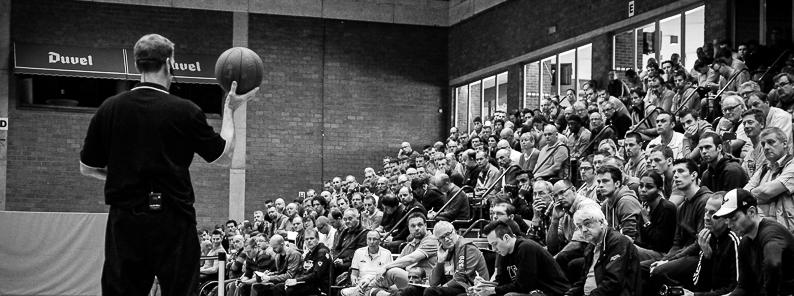 Belgian Basketball Clinic Event Sponsordossier 2017 Een stukje geschiedenis Oprichter Pieter De Vries, al jarenlang zelf een gedreven basketbalcoach, miste in het Belgische basketballandschap