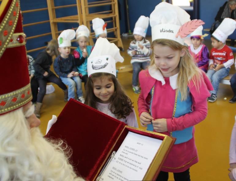 Sinterklaas kwam met zijn pieten een bezoek brengen, maar dat verliep