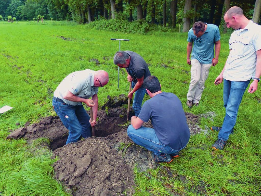 Medewerkers volgen bodemcursus Bijna vijftig medewerkers van het waterschap volgden eind mei een tweedaagse bodemcursus.