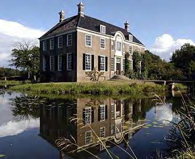 en de rijenwoningen kunnen per woning variëren in gevelindeling of kleurgebruik.