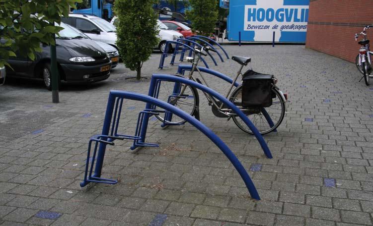 1761 VOORVORK FIETSPARKEERSYSTEMEN Perfecto Fietsparkeersysteem Perfecto met enkelzijdig 1 lage fietsplaats links, ankerdeel lang 35 cm 01.360.