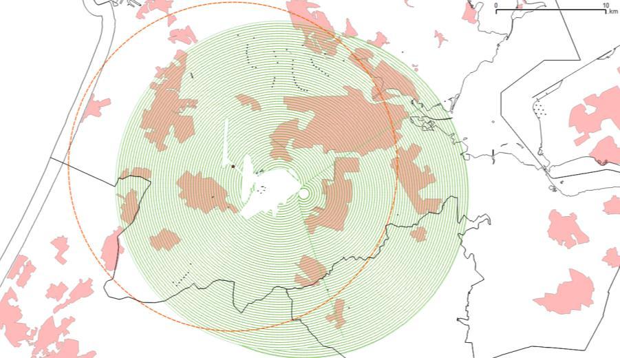 TNO RAPPORT PERSEUS 2018 21 / 51 is dit 90.3 m NAP op 15 km afstand tot de radarpositie en daarna eveneens aflopend naar de antennehoogte.