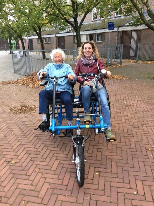 duofietstocht. Op een veilige en gezellige manier kunt u samen met een vrijwilliger of bekende op de elektrische duofiets een tochtje maken.