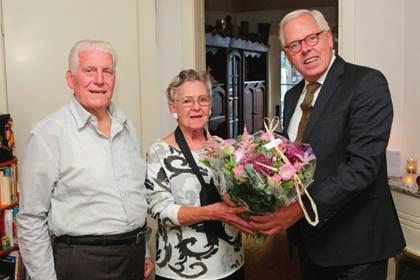 Echtpaar Koppel-Groen 60 jaar getrouwd Vacatures Maandag 17 oktober 2016 feliciteerde wethouder Leen van der Pols het echtpaar Koppel-Groen uit Laren met hun 60-jarig huwelijksjubileum.