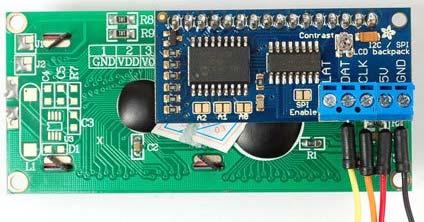 Een beter idee is gebruik te maken van de I2C bus op pin A4 en A5 van de Arduino. I 2 C is een protocol dat al in 1979 door Philips ontwikkeld is. Veel Arduino componenten maken er gebruik van.