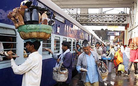 Middag: bezoek aan Sikh tempel en Hindu tempel Avond: nachttrein naar Bodhgaya Het reizen per trein is een van de manieren om het echte Indiase leven van binnenuit te