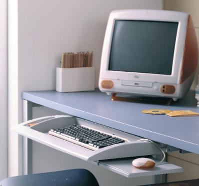 KEYBOARD TRAY De Keyboard Tray wordt geleverd met vaste beugels