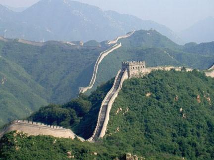 2. De Grote Muur De Grote Muur wordt ook wel de Chinese Muur genoemd. Deze muur heeft een lengte van maar liefst 6.259 kilometer.