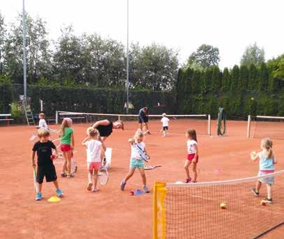 De tennisschool (Fun 2 Tennis) die hiervoor verantwoordelijk is, heeft jarenlange ervaring in het aanbieden van jeugd en volwassen tenniskampen en -lessen voor jong