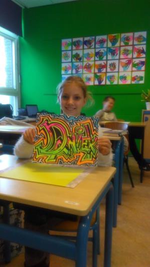 Nieuws uit groep 7-8 Wist u dat... Daniek de wedstrijd van Sjors Creatief heeft gewonnen? groep 7-8 daarom een workshop graffiti heeft gekregen? er echte talenten in de groep blijken te zitten?