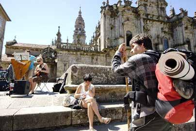 Spanje: Een toeristische topbestemming Elk jaar reizen bijna 70 miljoen toeristen naar Spanje, waarvan de meerderheid terugkerende bezoekers