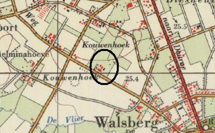 De steilranden van de es zijn weergegeven als kleine streepjes (boven het woord Kouwenhoek). De zwarte stipjes zijn de beplantingen.
