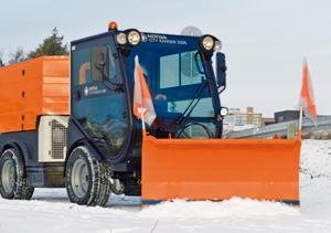 City Ranger 3500 - Outdoor rangers Combineert de kracht van een specialistische machine met de flexibiliteit van een multifunctionele machine Gelede flexibiliteit 49 PK en 4-wielaandrijving