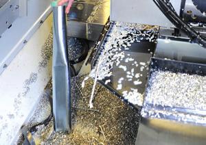 De stofzuiger is uitgevoerd in roestvrij staal om te gebruiken in industriële omgevingen.