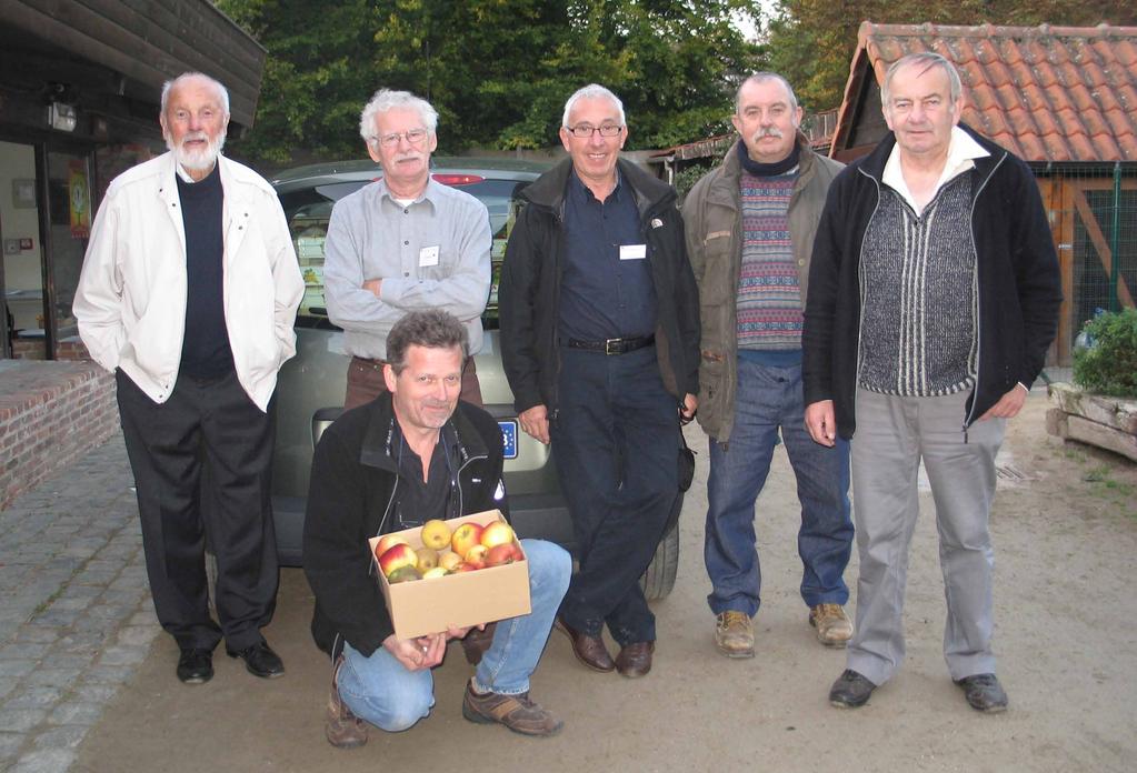 NBS Mechelen Een aantal vrijwillige medewerkers van de vzw Nationale Boomgaardenstichting