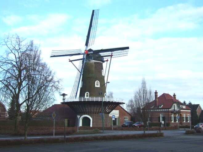 Rijkevoort Inleiding Rijkevoort is een kleine kern in het westen van de gemeente Boxmeer. Rijkevoort en Overloon zijn de enige twee kernen van Boxmeer die niet in de lijn van het Maasterras liggen.