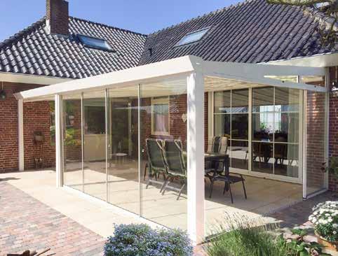 Tuinkamer met glasschuifwanden Met een tuinkamer creëert u een extra ruimte aan uw woning die perfect overloopt naar uw tuin.
