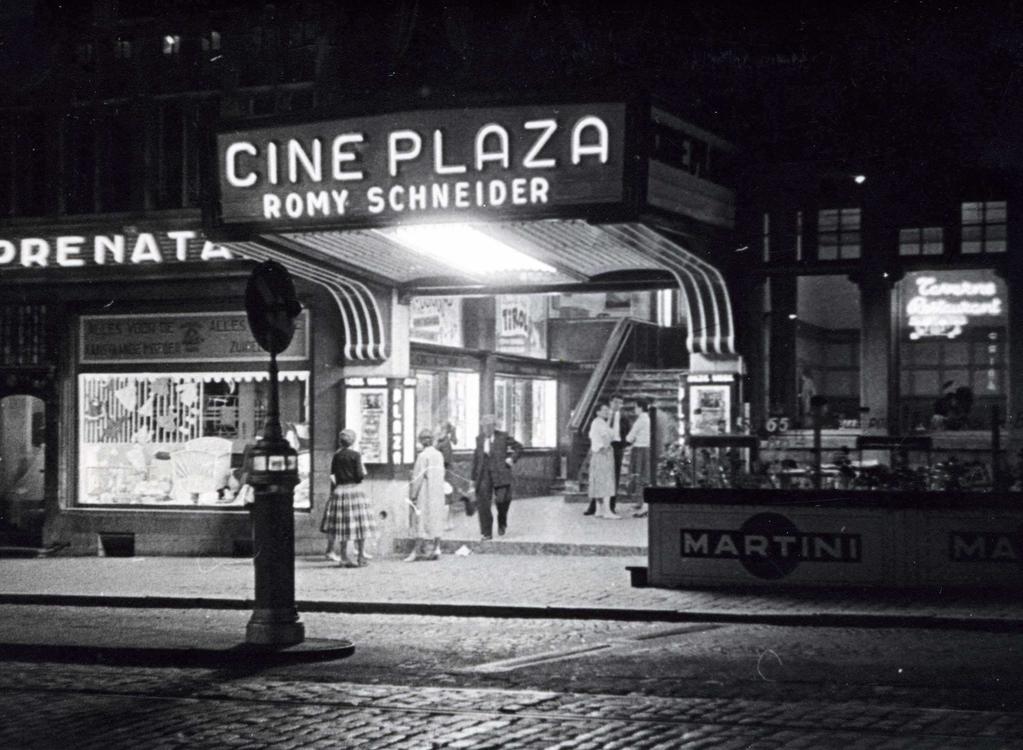 De bioscoopindustrie is in de eerste naoorlogse jaren winstgevend in het centrum; verschillende bioscopen openen na renovatiewerken.