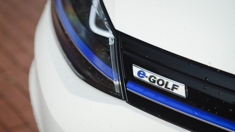 Eén-tweetje De introductie van de elektrische Golf lijkt een gevalletje goede timing: naast de steeds betere infrastructuur zie je ook in de groeiende verkoopcijfers terug dat de acceptatie van de EV