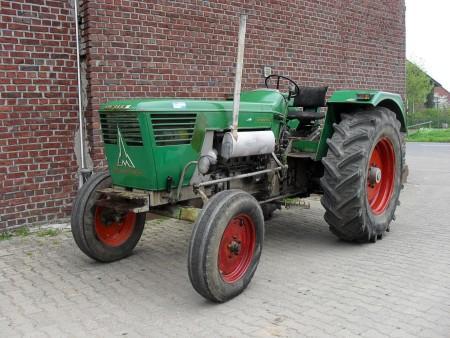 Syteemtrekker, In dat zelfde jaar start Deutz met de ontwikkeling van een systeemtrekker onder de projectnaam ULM (Universal Landbouwmachine).