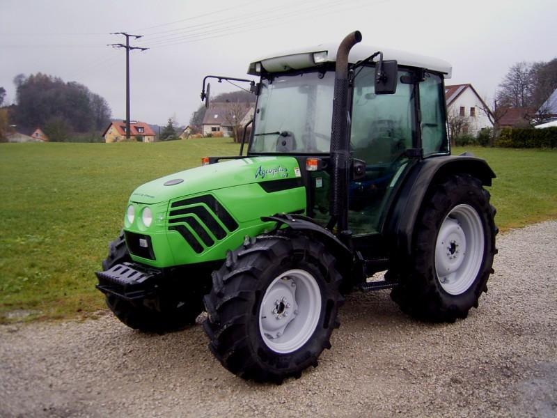 Deutz-Fahr Agrotron 215 Typen komen en gaan, zo is het bij Deutz-Fahr altijd al geweest. Kijk maar naar de FL-514 serie en de 06 serie.