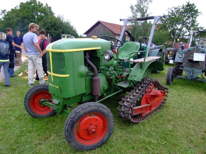 En dat terwijl Deutz-Fahr en Samé tractoren vandaag den dag bijna identiek zijn. Rupstrekkers: Echt veel rupstrekkers ten behoeve van de landbouw heeft Deutz nooit gebouwd.