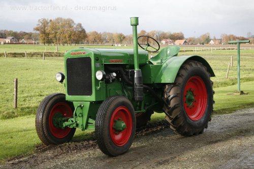 3845 cm3 in plaats van de 3400cc van de F2M-315 en de 2 cm langere slag van de De eerste Deutz F2M-317 tractoren waren uitgerust met een luxe cabine zuiger van 15 naar 17cm dacht men een grotere