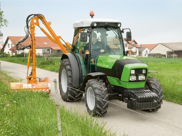 (C) Agroplus V, S en F een serie met drie uiterst moderne, veelzijdige wendbare tractoren met weer onder verdeeld in elk 5 typen (320, 330, 410, 420 en 430) pk) in de categorie van 82 tot 105