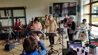 6. Muziekcafé in het restaurant en op KSW In 2017 organiseerde Sonja Folkers samen met een lid van de cliëntenraad en een aantal vrijwilligsters de maandelijkse muziekcafé middagen.