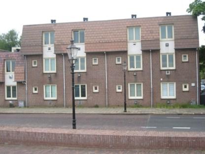 2.2 Overname vastgoed De gemeente heeft in 2013 het vastgoed van Woonbedrijf Ieder1 in het Sluiskwartier overgenomen.