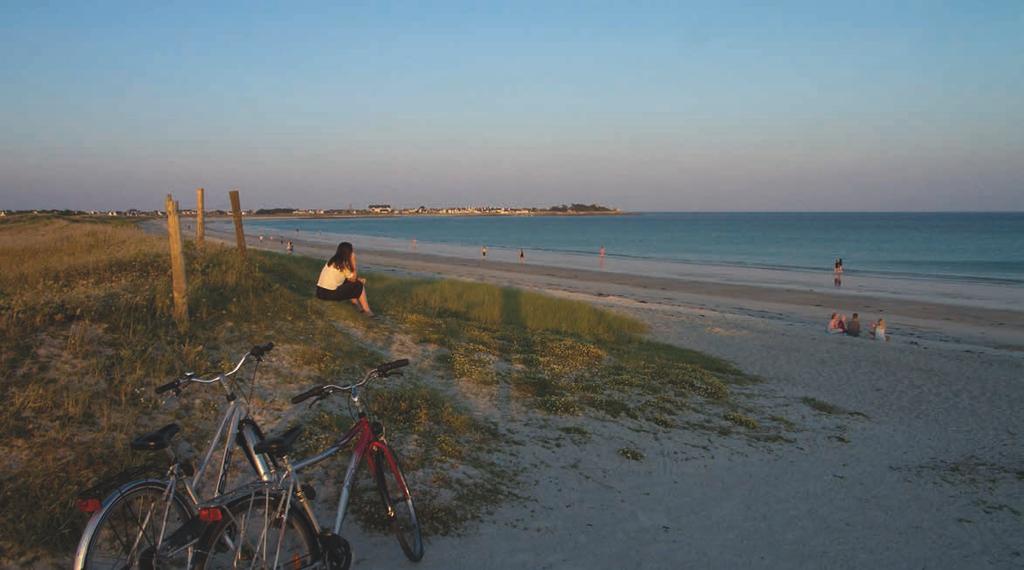 Ile de Sein Pointe du Raz Brest Pointe de La Torche Crozon Quimper Locronan Concarneau Iles Glénan Roscoff Lorient Dinard Saint Malo Dinan Rennes Vannes Camping Yelloh!