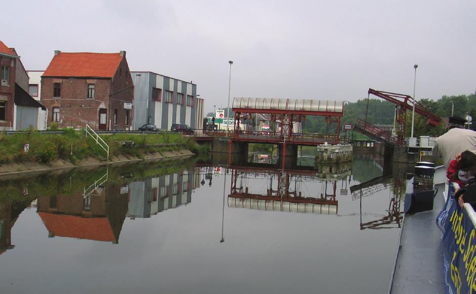 Ondertussen gingen veel van deze industrieën in de Denderstreek verloren, waardoor ook het vrachtvervoer per schip sterk terugliep.