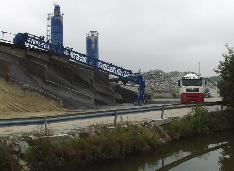 Stroomopwaarts van Aalst is de scheepvaart er beperkt tot plezier- en passagiersvaart.