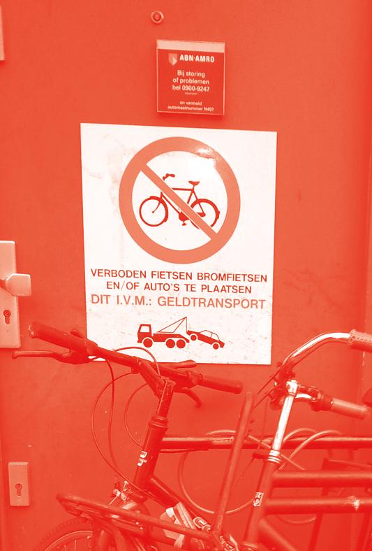 6 Werkinstructie foutgeparkeerde fietsen Een fiets is foutgeparkeerd als de fiets niet in een rek staat op de plekken waar dat wel moet (zoals bij de stations).